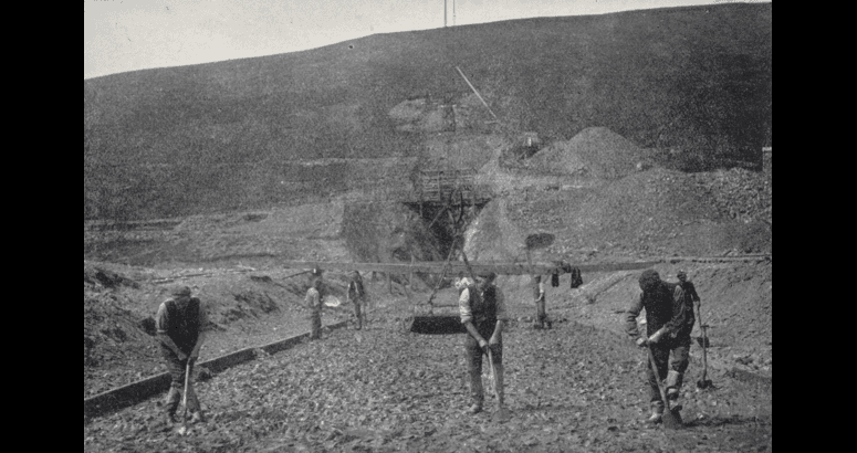 Irish workers at Talla reservoir puddling clay